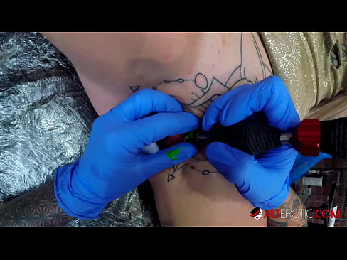 ❤️ Sully Savage, o bunăciune extrem de tatuată, și-a făcut un tatuaj pe clitorisul ei ❤️❌  at ro.nicepornphotos.ru ❌